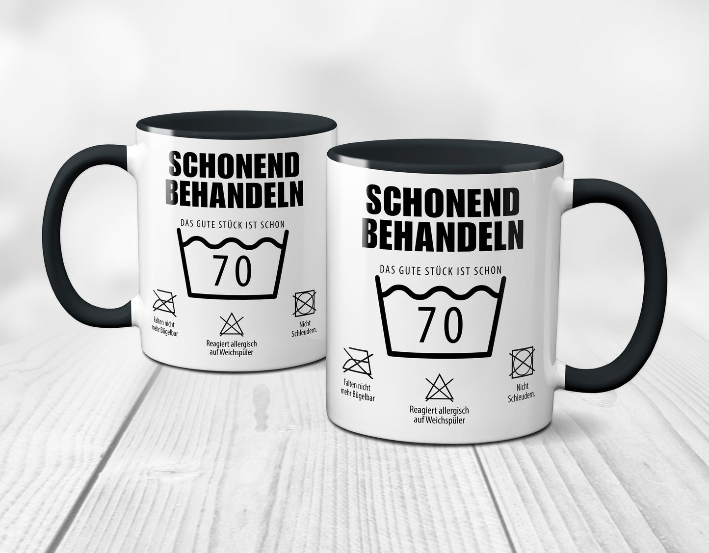 Schonend behandeln. Das gute Stück ist schon 70. - schwarz
