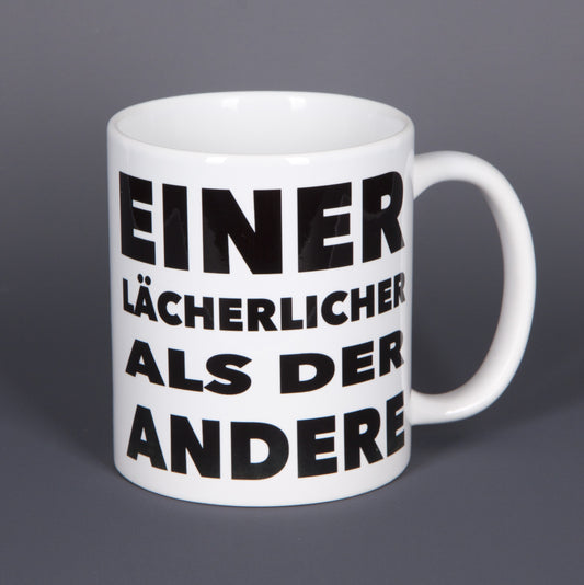 EINER LÄCHERLICHER ALS DER ANDERE - Tasse mit Spruch - bedruckte Tasse