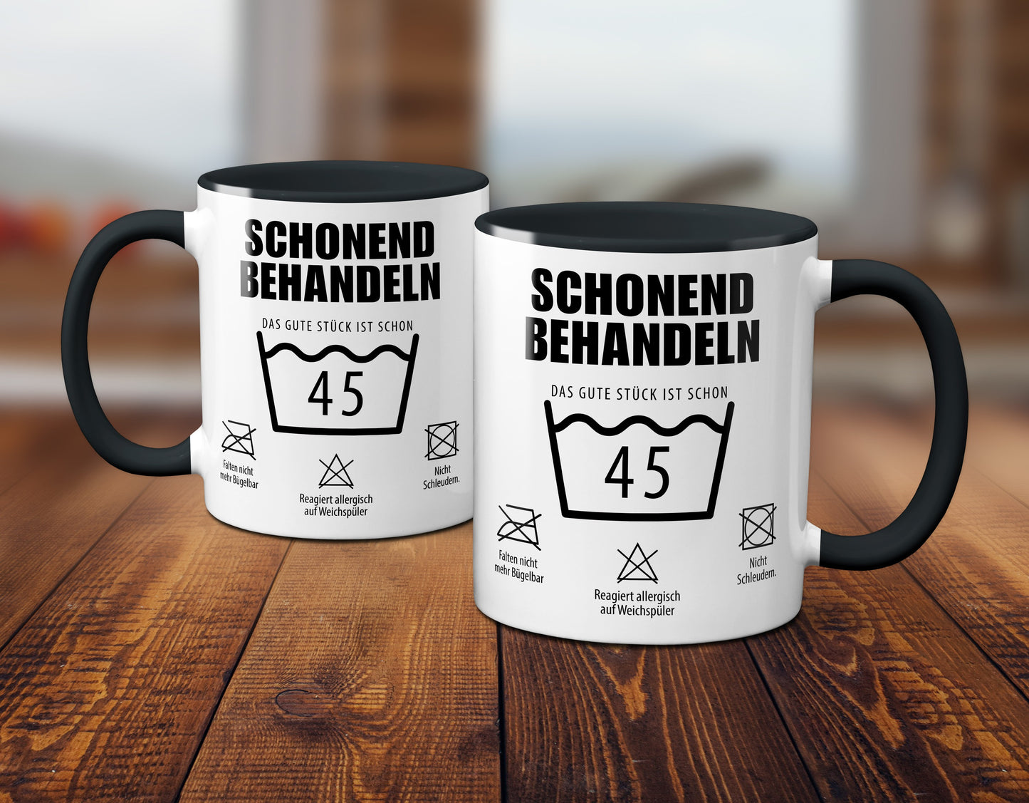 Schonend behandeln. Das gute Stück ist schon 45. - schwarz