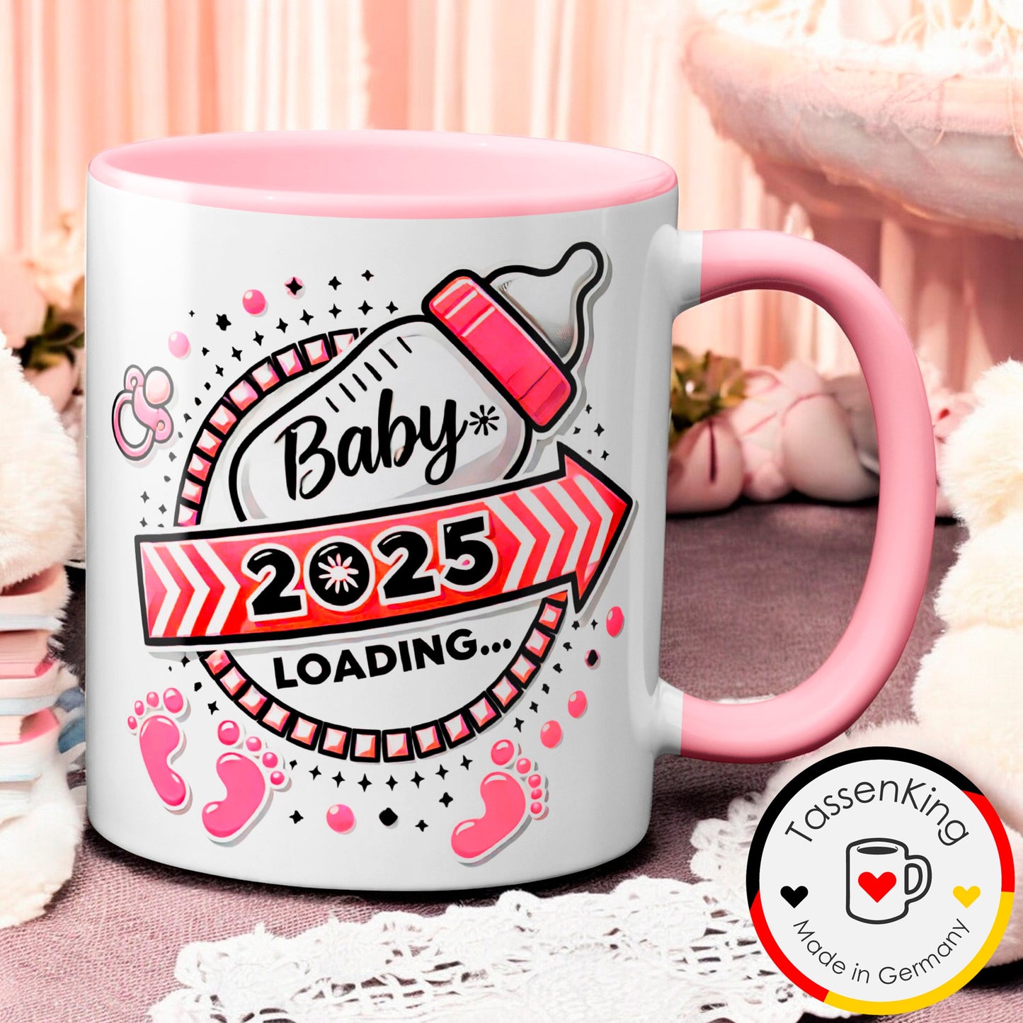 Baby Loading 2025 - Motiv rot - rosa Tasse (Girl, Mädchen)